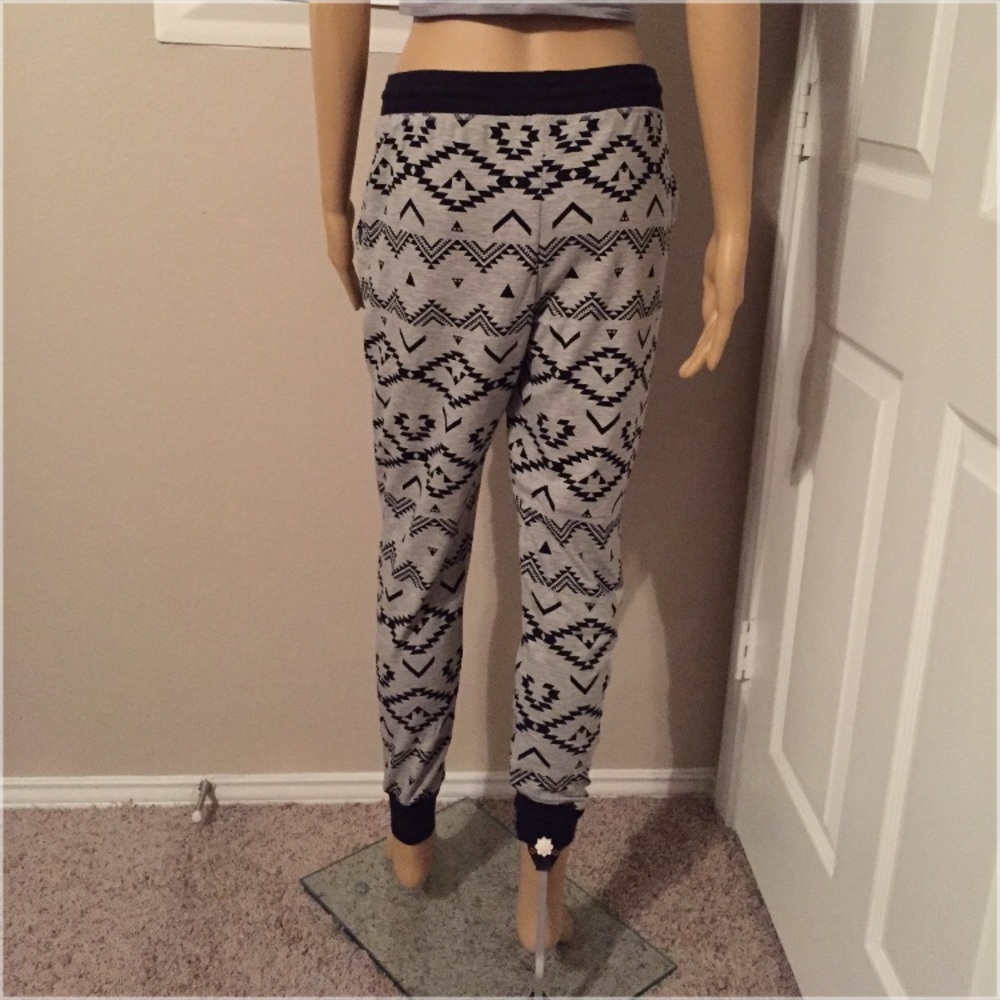 ⭐️5 STAR rated! LAST ONE! DAHLIA tribal joggers - Picture 5 of 6